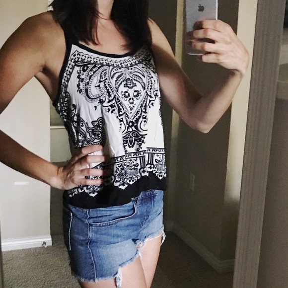 Black and White Flowy Tank Top - Picture 5 of 8